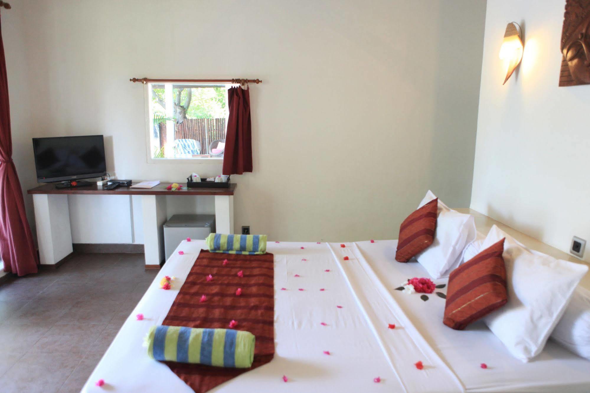 Wah Danima Resort & Restaurant Gili Trawangan Bagian luar foto